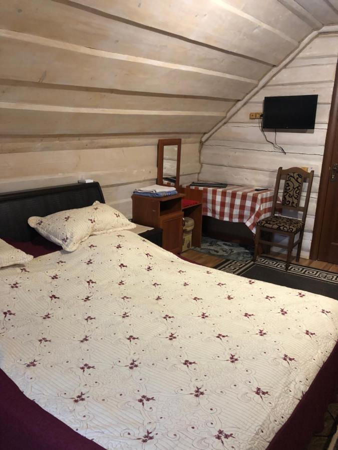 Біля Комори Pilipets Exterior foto